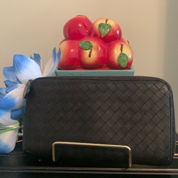 Bottega Veneta Handbags - Bottega Veneta leather wallet💙🖤